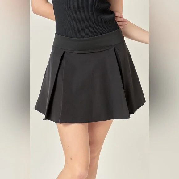 NWOT ENGLISH FACTORY SPORTSWEAR STRETCHED SKORT - Picture 2 of 11